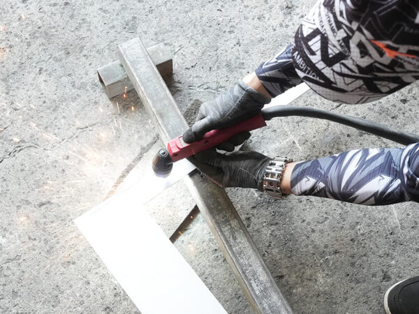 都ステンレス 社員の作業風景